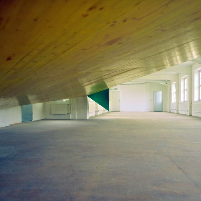Langer Schatten, Bremen, 1992, gelbe Schaltafeln, grünes Gerüstnetz, Stahlprofile; 13m x 3,1 x 8 m