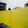 Tote Winkel, Köln, 2000, gelbe Schaltafeln, grünes Gerüstnetz, Stahlprofile; 34 x 6 x 14 m